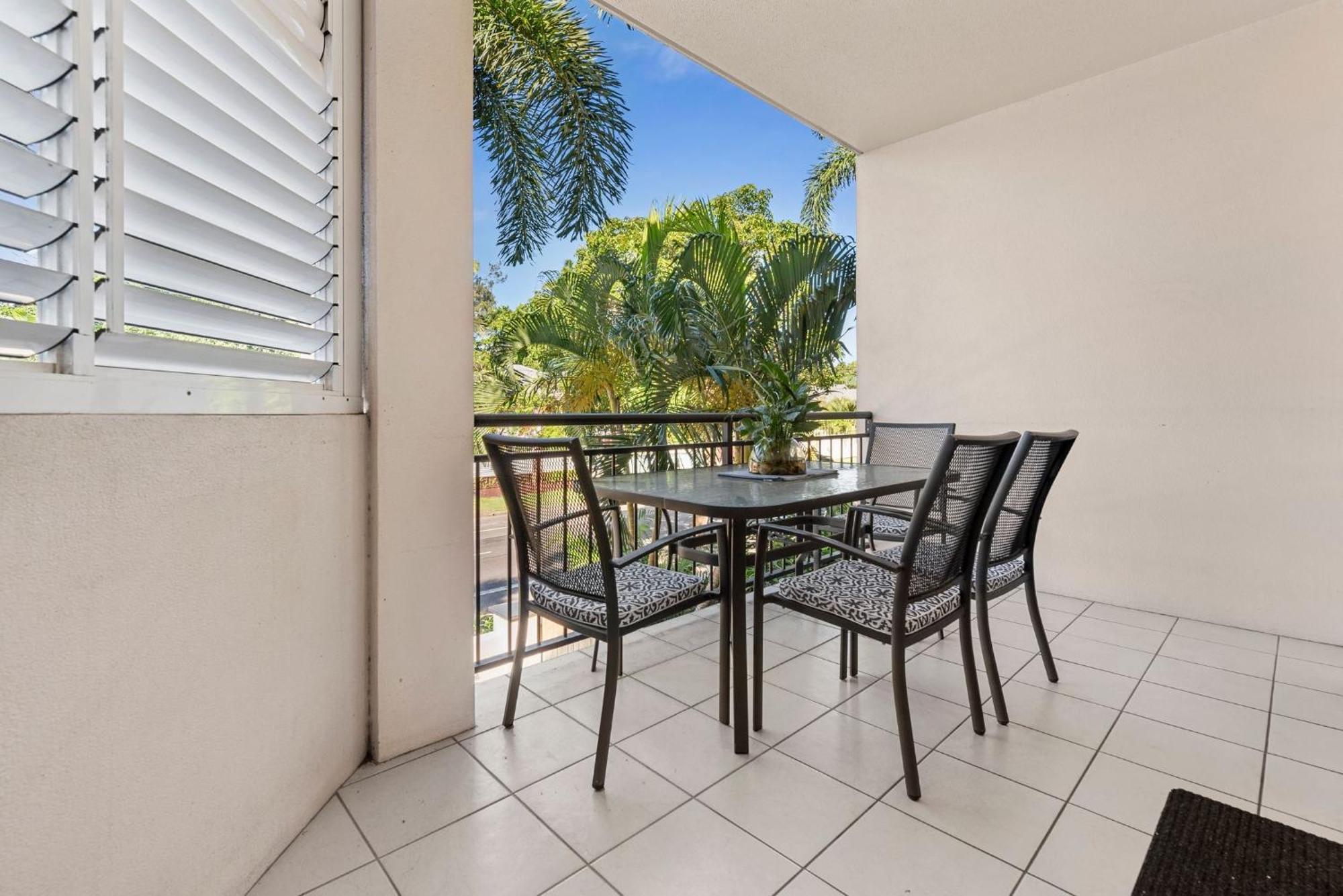 Oceanbreeze Apartment In Cairns North Exterior photo